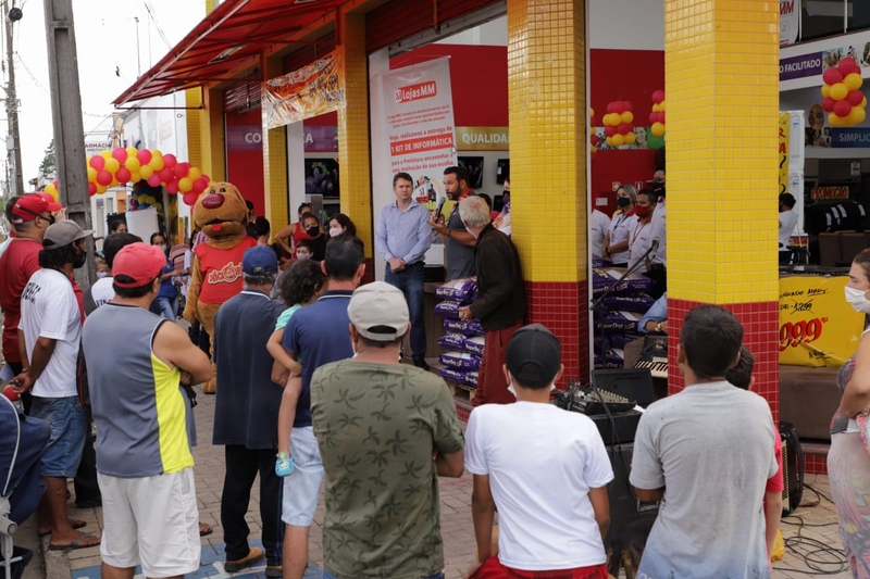 MM entrega Caminhão de Prêmios e realiza ação social em Imbituva